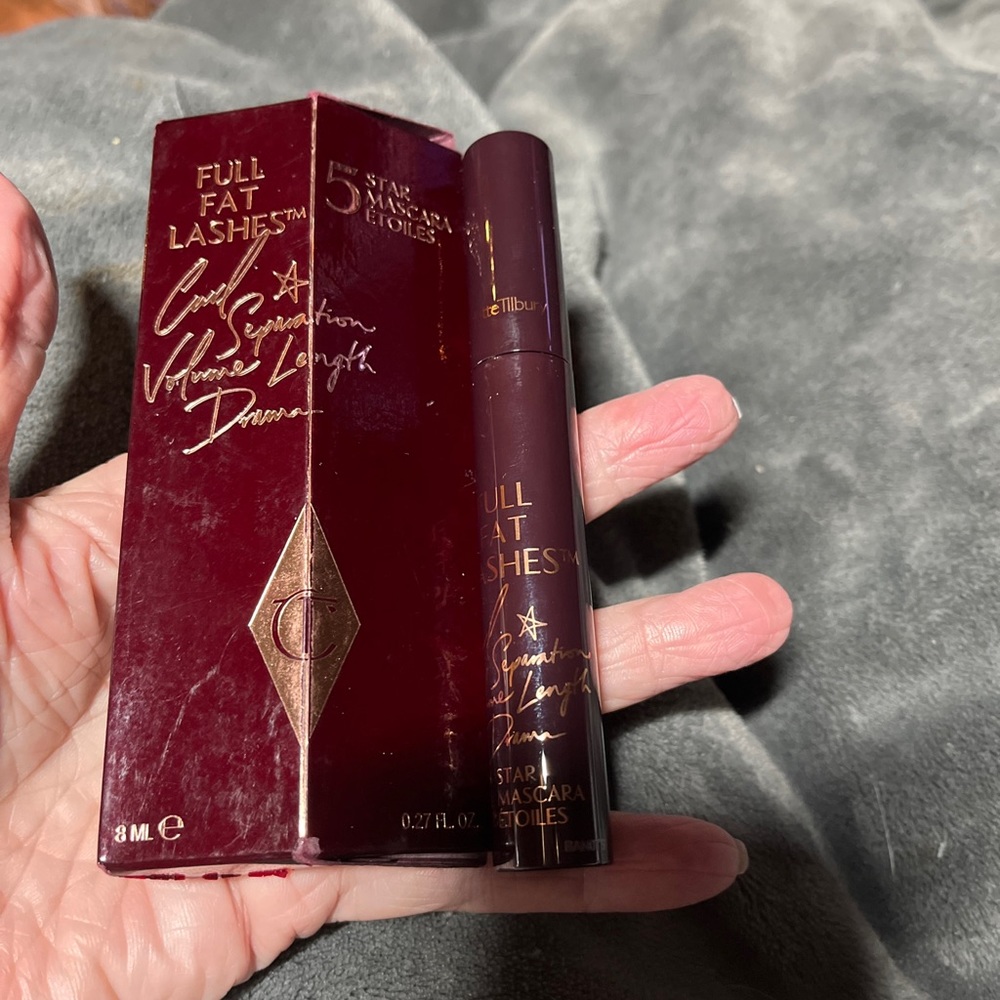 Charlotte Tilbury Full Fat Lashes Black Mascara Curls Separates Volume Length